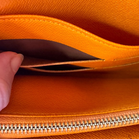 AUTHENTIC Vintage Louis Vuitton 2004 epi continental wallet ORANGE EPI. - Picture 5 of 16